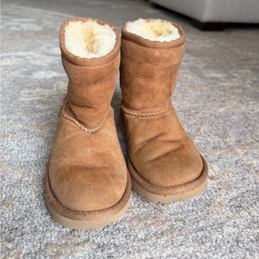 UGG Short Chestnut boots
